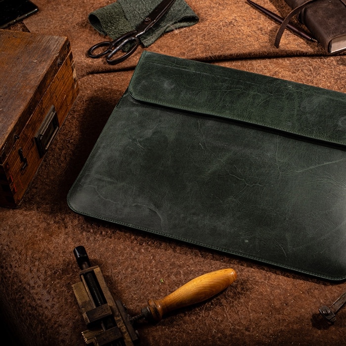Husa laptop MacBook Air, MacBook PRO 15 inch, lucrata manual, piele naturala cu aspect vintage, verde