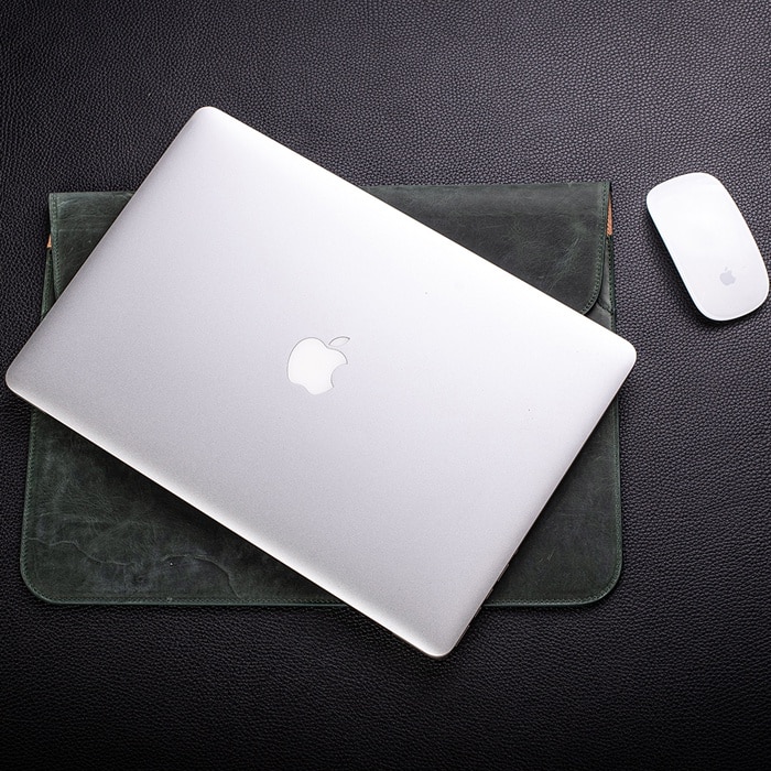 Husa laptop MacBook Air, MacBook PRO 15 inch, lucrata manual, piele naturala cu aspect vintage, verde