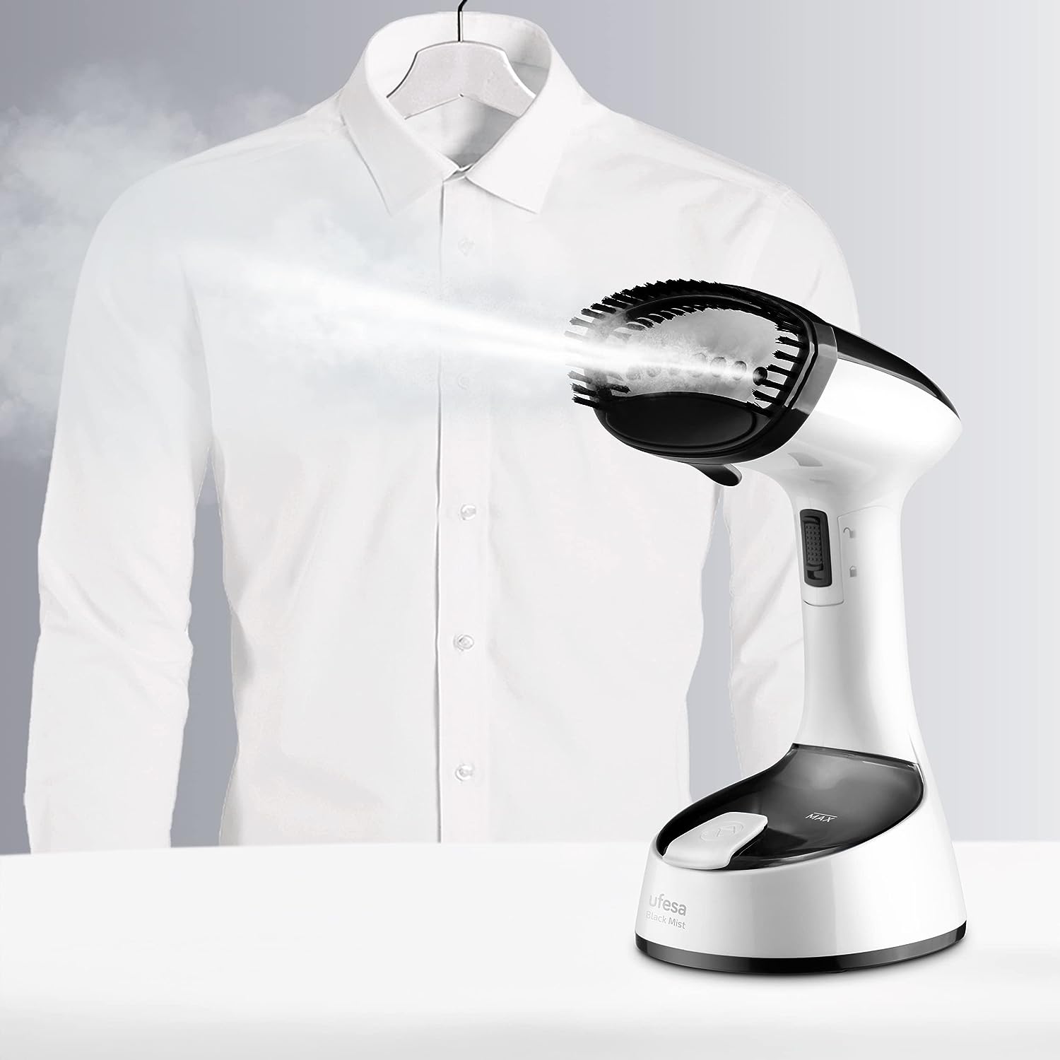 Ufesa Steamer Black Mist – Aparat vertical de calcat pliabil, fier de calcat vertical pentru calatorii, 1470 W, rezervor de 150 ml, parfumeaza si dezinfecteaza, perie cu abur pentru tesaturi groase, gata de utilizare in doar 25 de secunde
