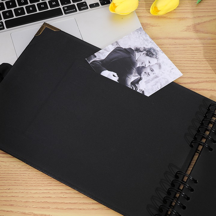 Set album foto creativ, Jurebecia®, carton/metal, album suvenir DIY, potrivit pentru aniversari, calatorii in cuplu, contine un pix metalic in zece culori, 29, 8x21 cm, 80 pagini, negru