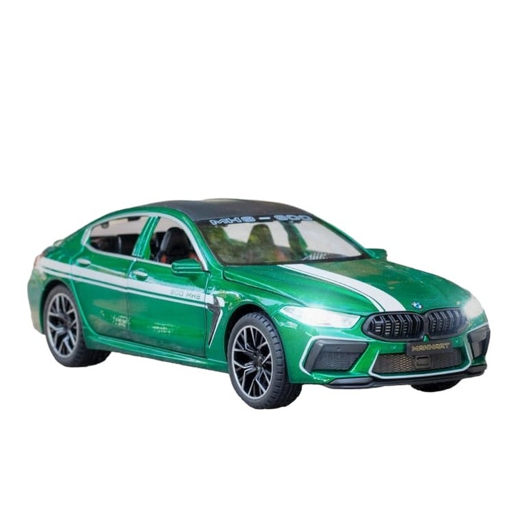 Masinuta BMW M8 MH8 800 MANHART cu usi, capota, portbagaj mobile, lumini faruri si stopuri, sunete motor, scara 1:24, lungime 21 cm, verde