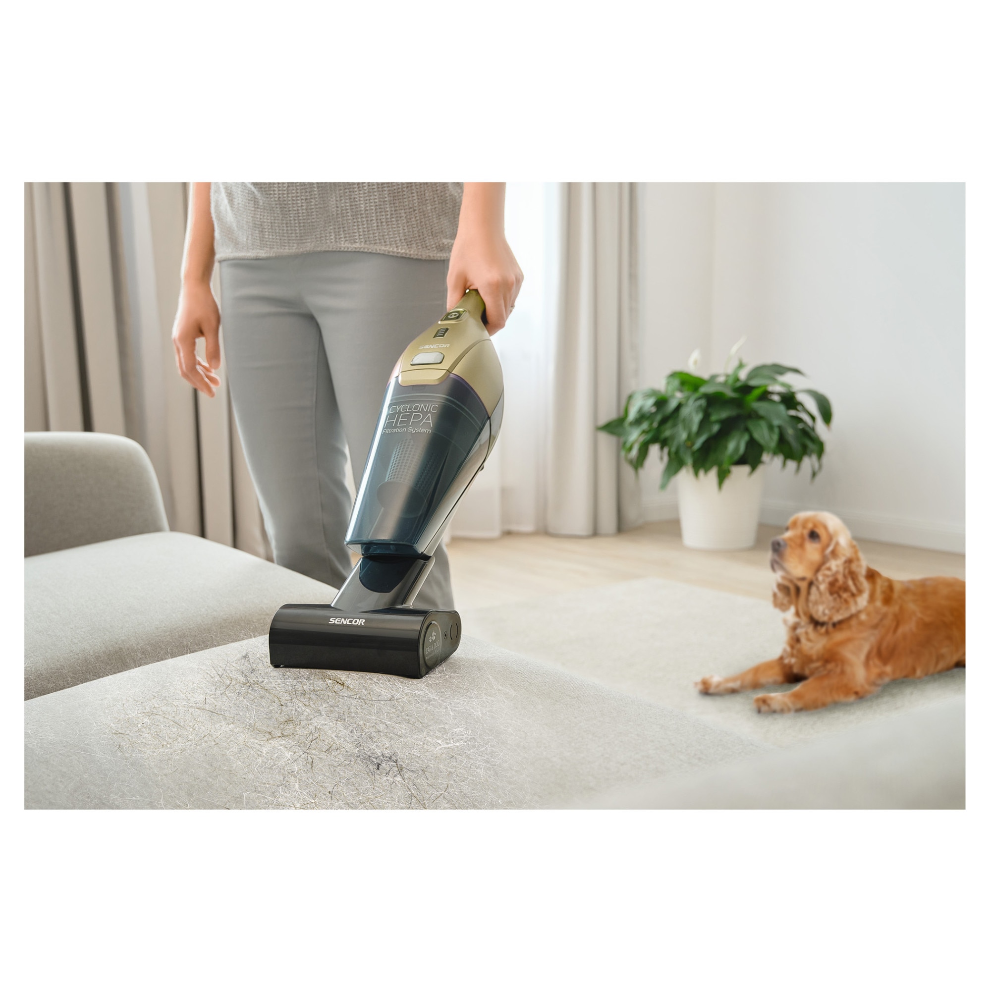 Aspirator vertical fara fir Sencor SVC 0607CH 3 in 1, 21.6V, autonomie 45 min, capacitate de colectare 0.5l, nivel de zgomot 78 dB, filtru HEPA, auriu