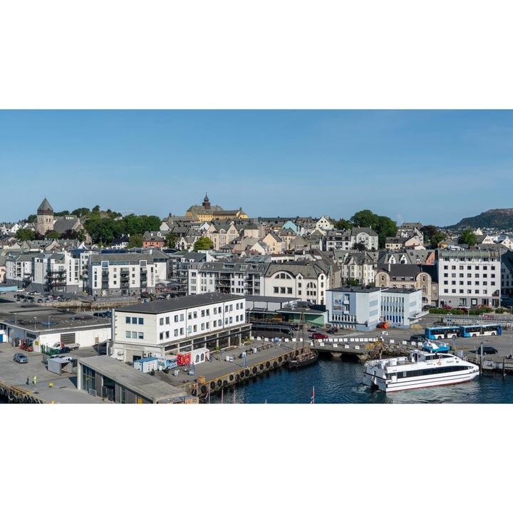 Fototapet autoadeziv PVC - Orasul Alesund, 180 x 240 cm