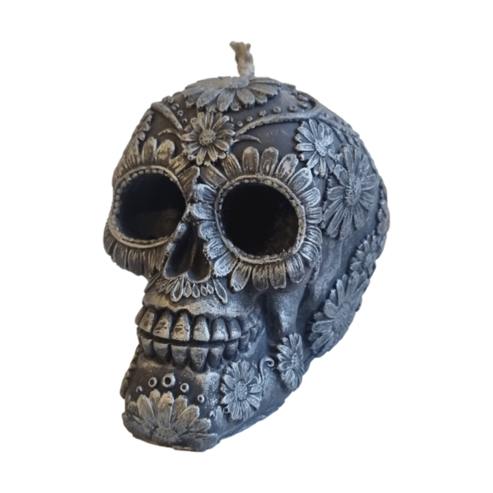 Lumanare Decorativa, Craniu cu Detalii Florale in Relief, Argintiu metalizat, 750 g