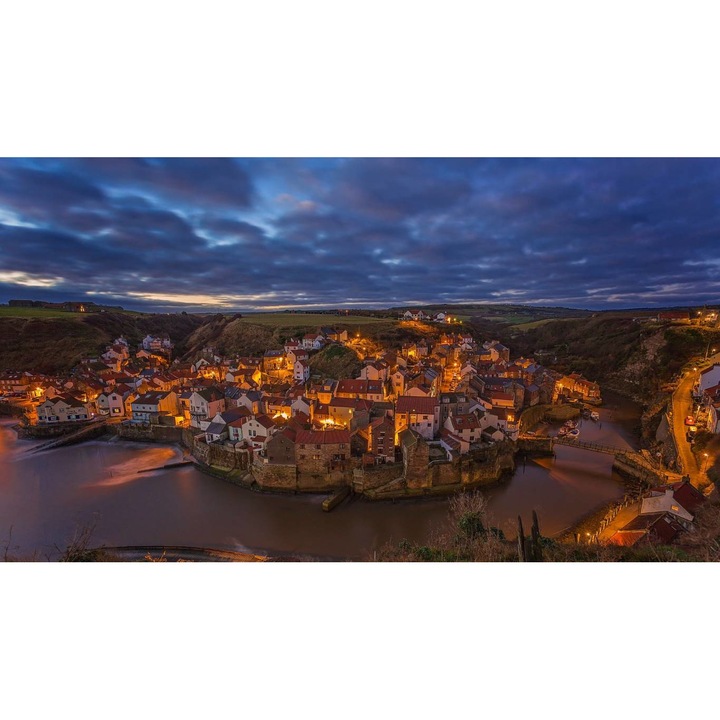 PVC öntapadós tapéta - English Village At Sunset, 100 x 150 cm