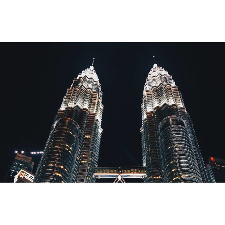 Öntapadó PVC tapéta - The Twin Towers Of Malaysia, 100 x 150 cm