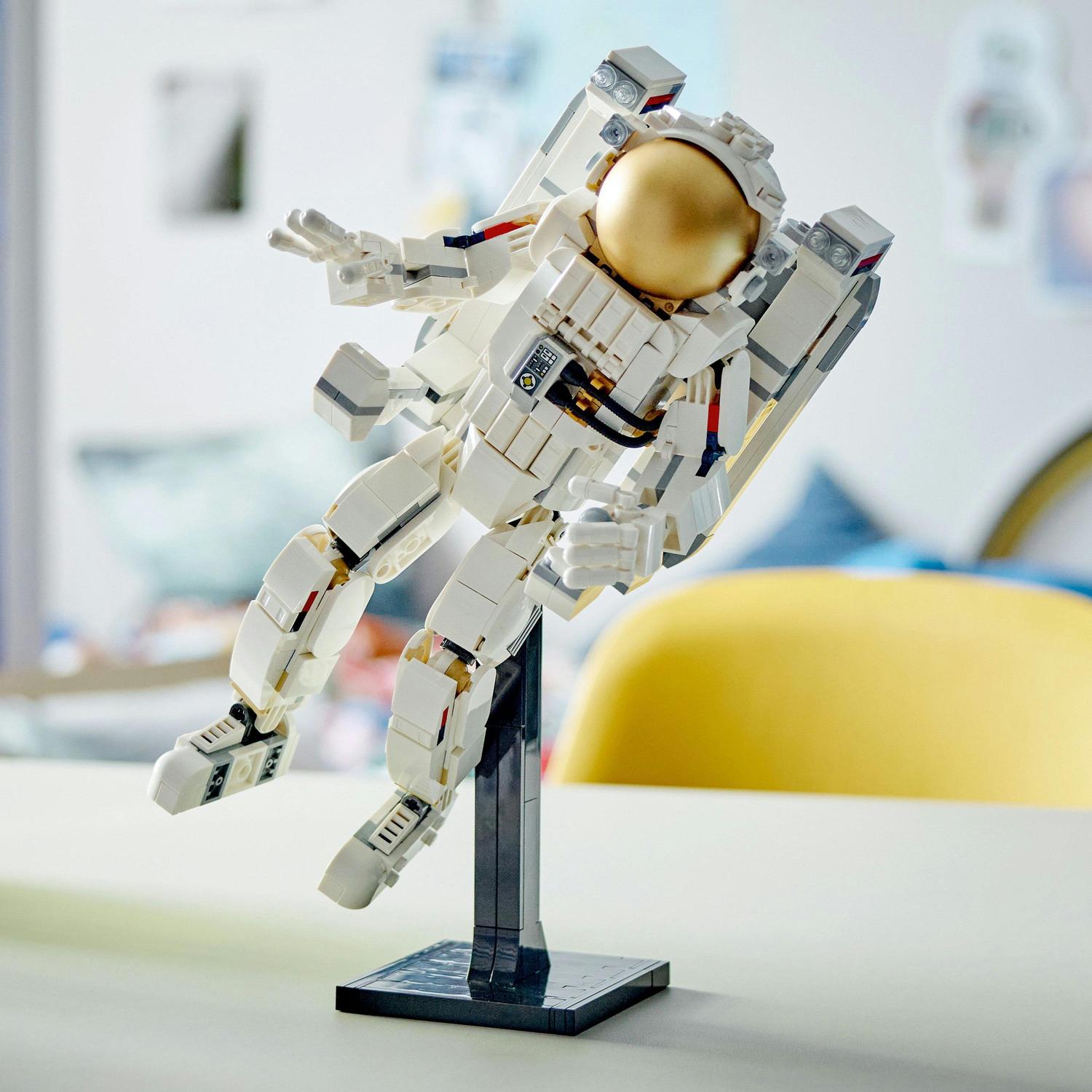 LEGO® Creator 3 in 1 - Astronaut 31152, 647 piese - eMAG.ro