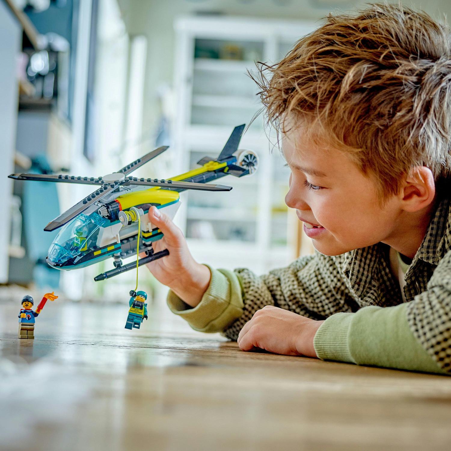 LEGO® City - Elicopter de salvare de urgenta 60405, 226 piese