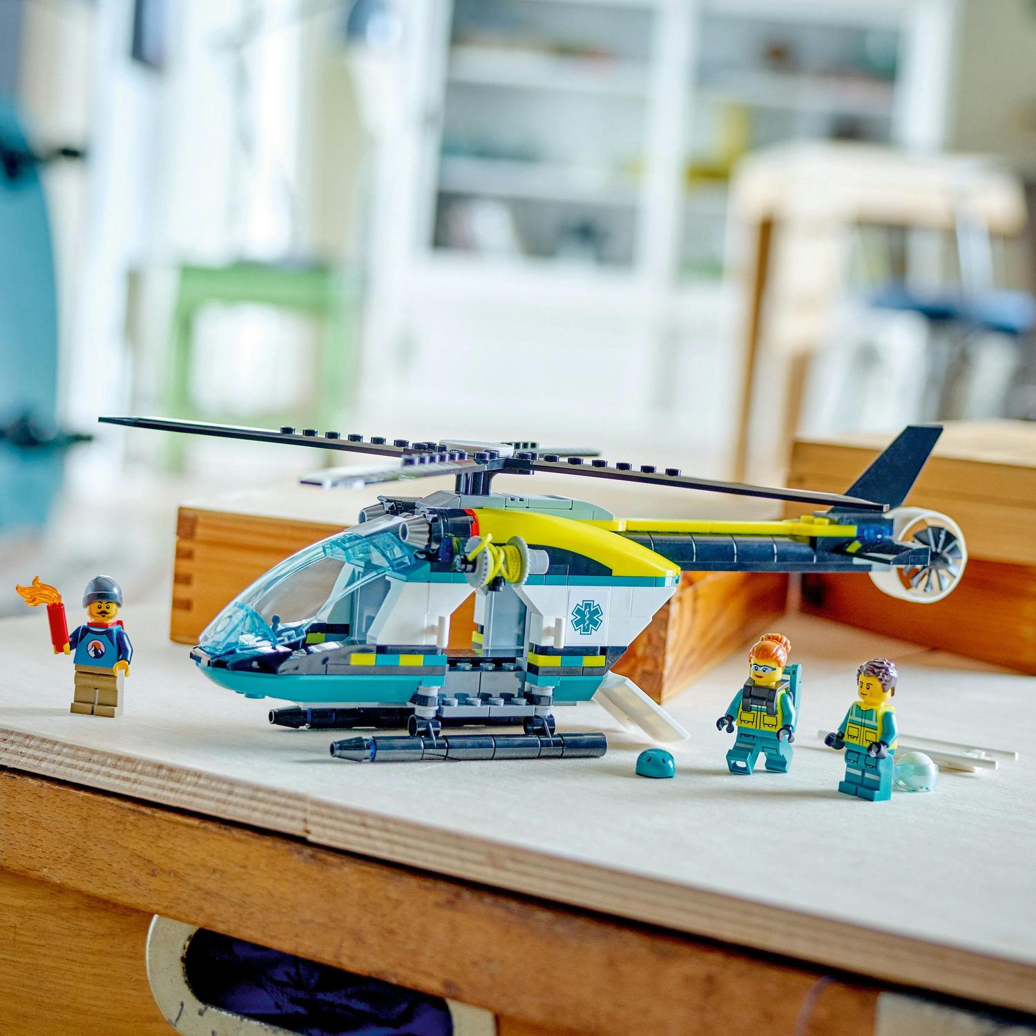 LEGO® City - Elicopter de salvare de urgenta 60405, 226 piese