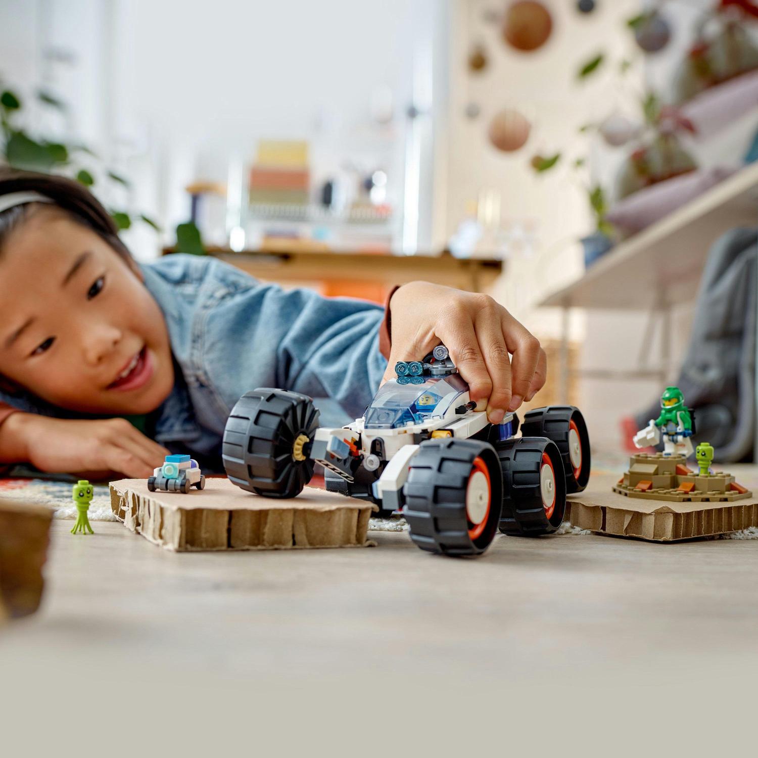LEGO® City - Rover de explorare spatiala si viata extraterestra