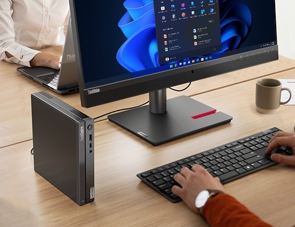 Sistem Desktop PC Lenovo ThinkCentre neo 50q Gen 4 cu procesor