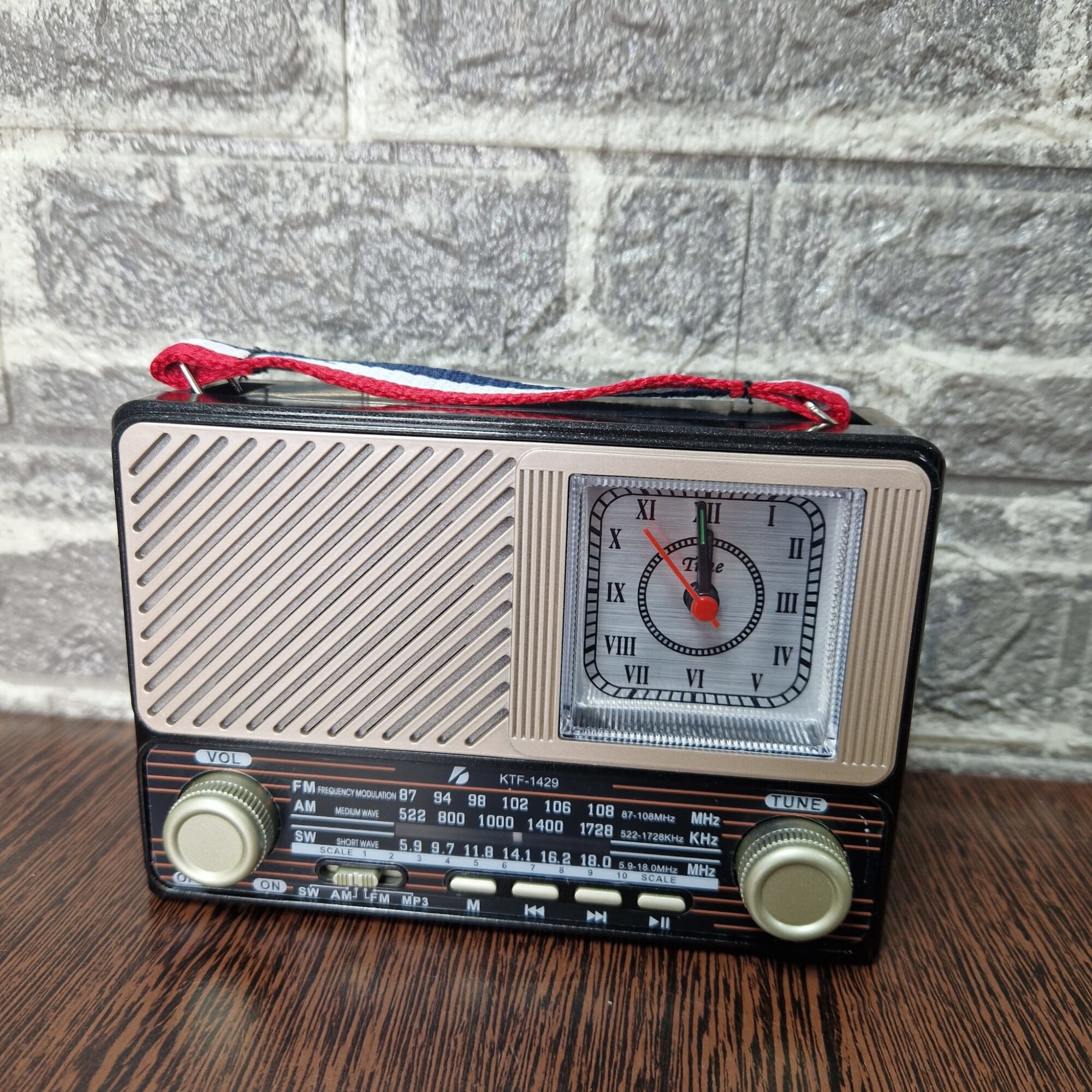 Преносимо радио с USB FM/AM/SW, Bluetooth, USB/TF порт, фенерче ...