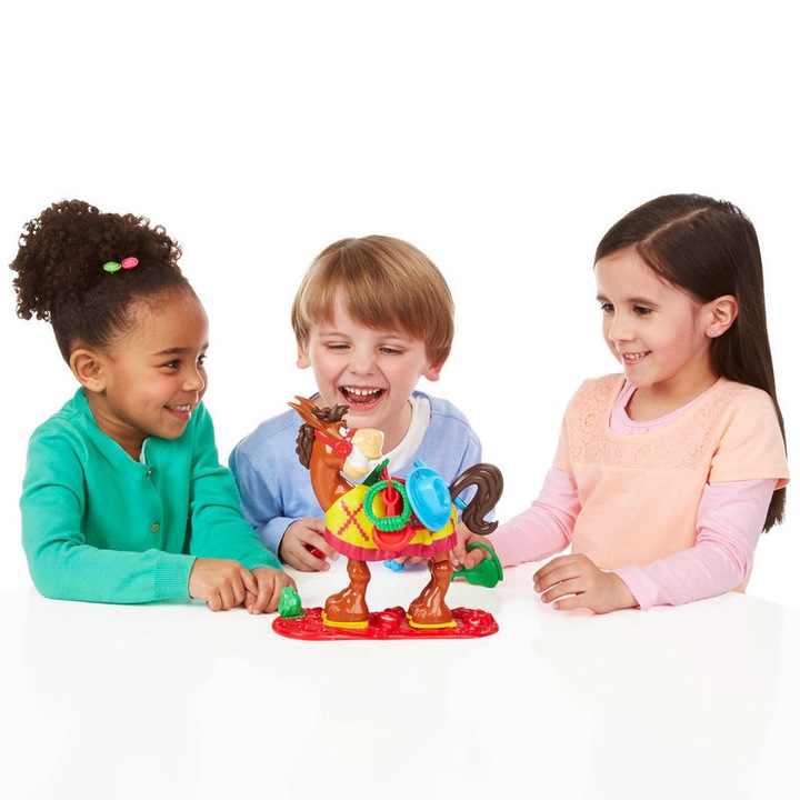 Настолна игра Hasbro за 2 играча, картонена, за 4+ години