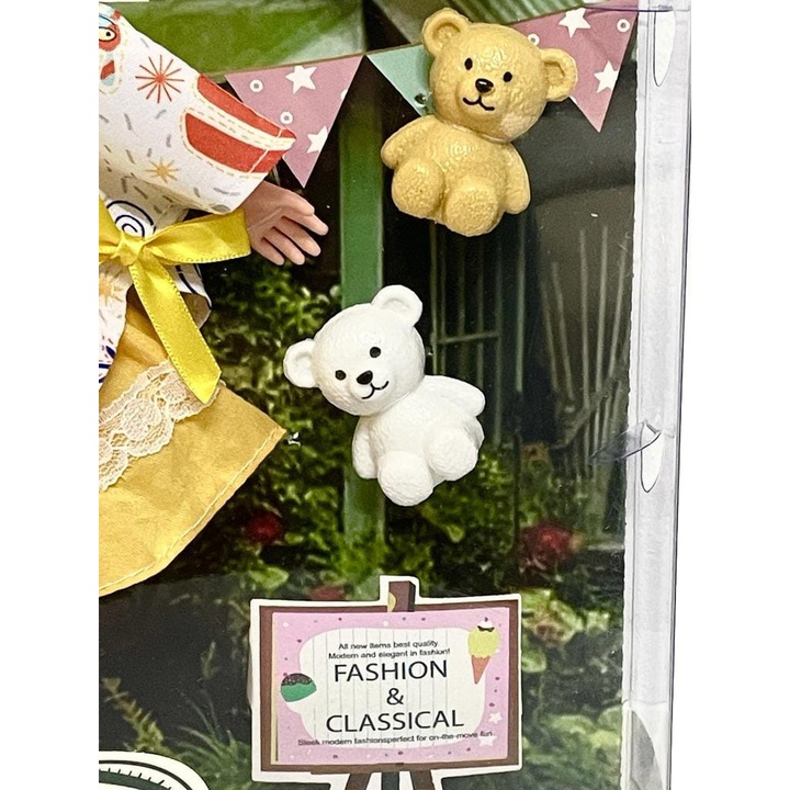 Emily Mulisha baba mackó kiegészítőkkel és esőkabáttal, 30 cm