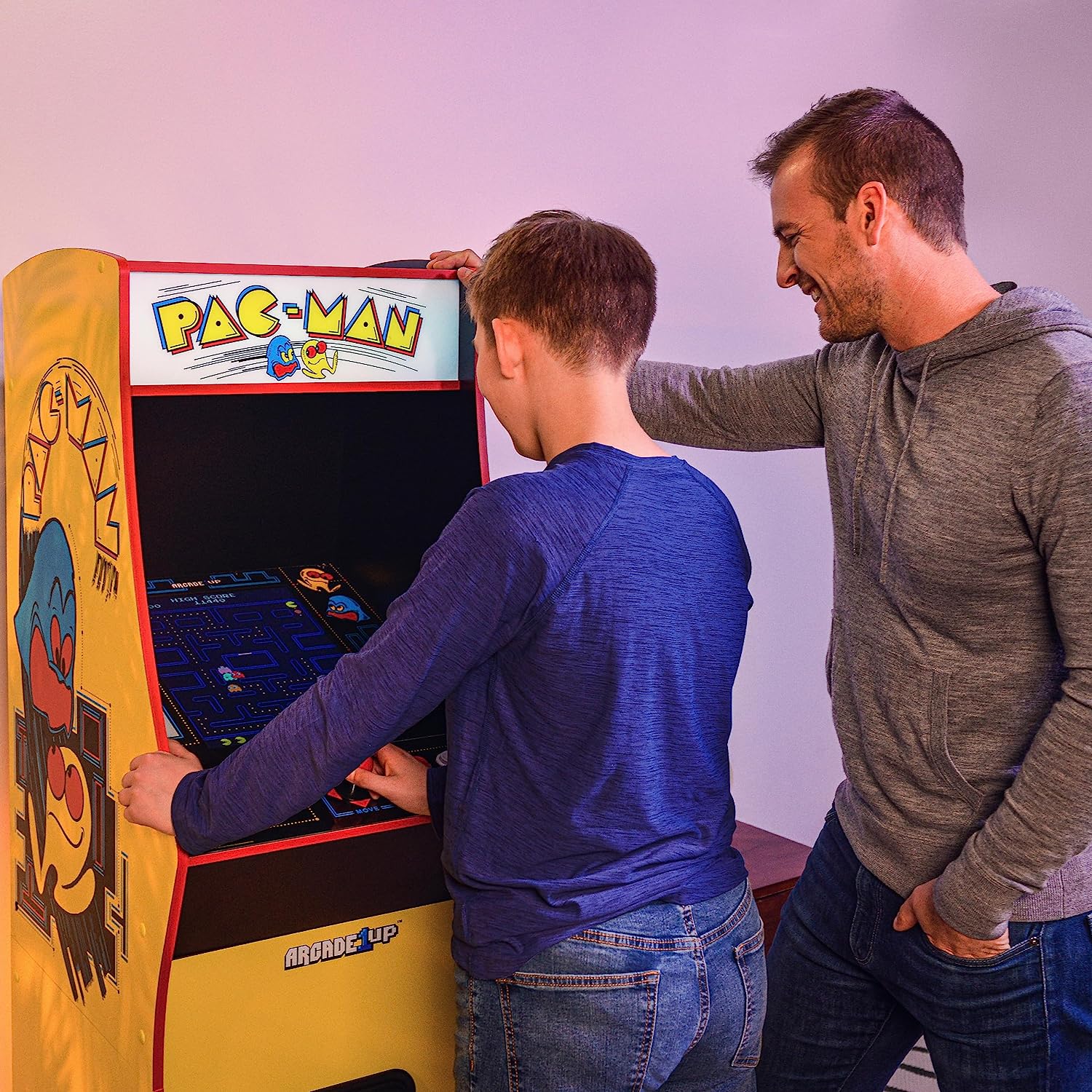 Consola verticala 14 jocuri ARCADE1UP, PAC-MAN Deluxe, H 155 cm, single player, Wi-Fi leaderboards, iluminare Marquee, display color 17 inch, difuzor extern dual, multicolor