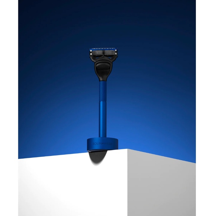 Bolin Webb borotvakészlet, Generation Razor, támogatást tartalmaz, kompatibilis a Gillette Fusion 5 pengével, ergonomikus nyél, prémium dizájn, sima borotválkozás, ideális az érzékeny bőr számára, tartalmaz egy tartalék, kék