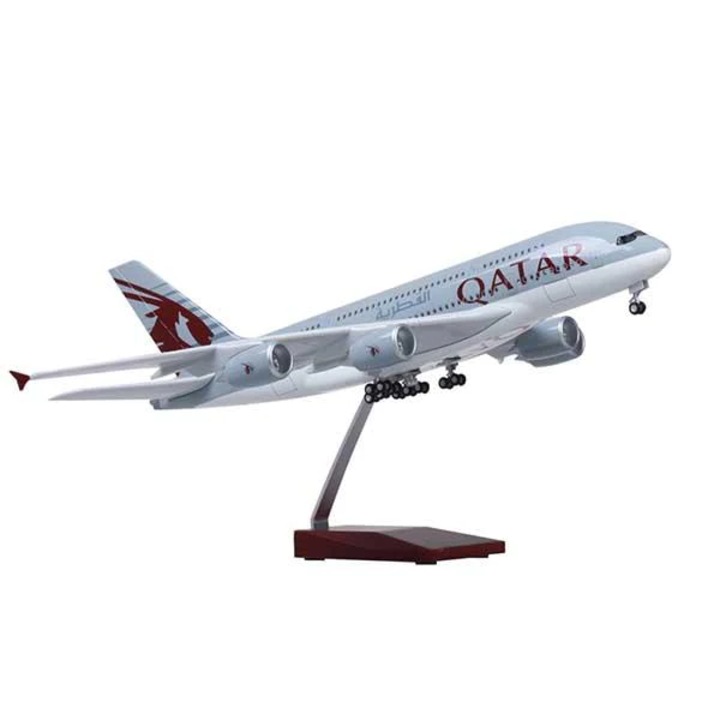 Аеро макет Qatar Airways A380, твърда пластмаса, 46 см, Мащаб 1:160