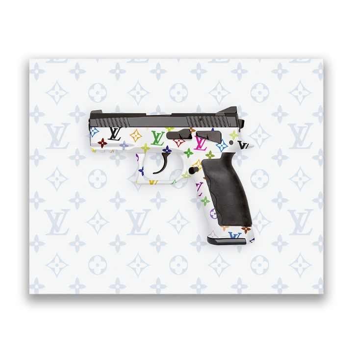 Картина на платно, LuxCanva A1173, Луксозни марки Gun, 40 X 50 CM, 100% памучно платно 400g/m2, Дървена рамка, Пистолет, Спалня, Louis Vuitton, Цветна, Всекидневна, Луксозна марка, Живи цветове