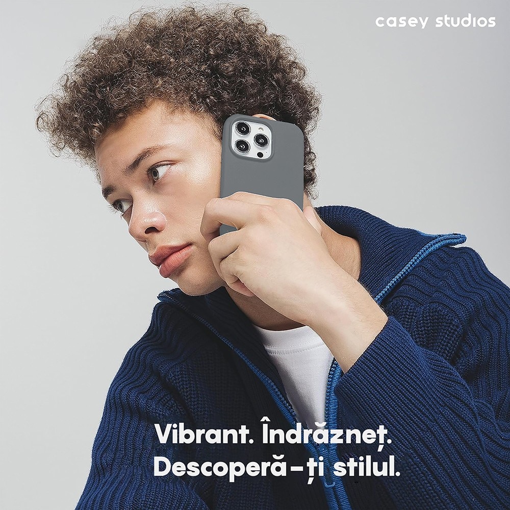 Husa CASEY STUDIOS™ pentru Apple iPhone 15 Plus, Soft Silicone Premium, Microfibra in Interior, Dark Grey, de Protectie, Ultra Slim, pentru Incarcare Wireless, Margini Ridicate pentru Protectia Ecranului si a Camerelor