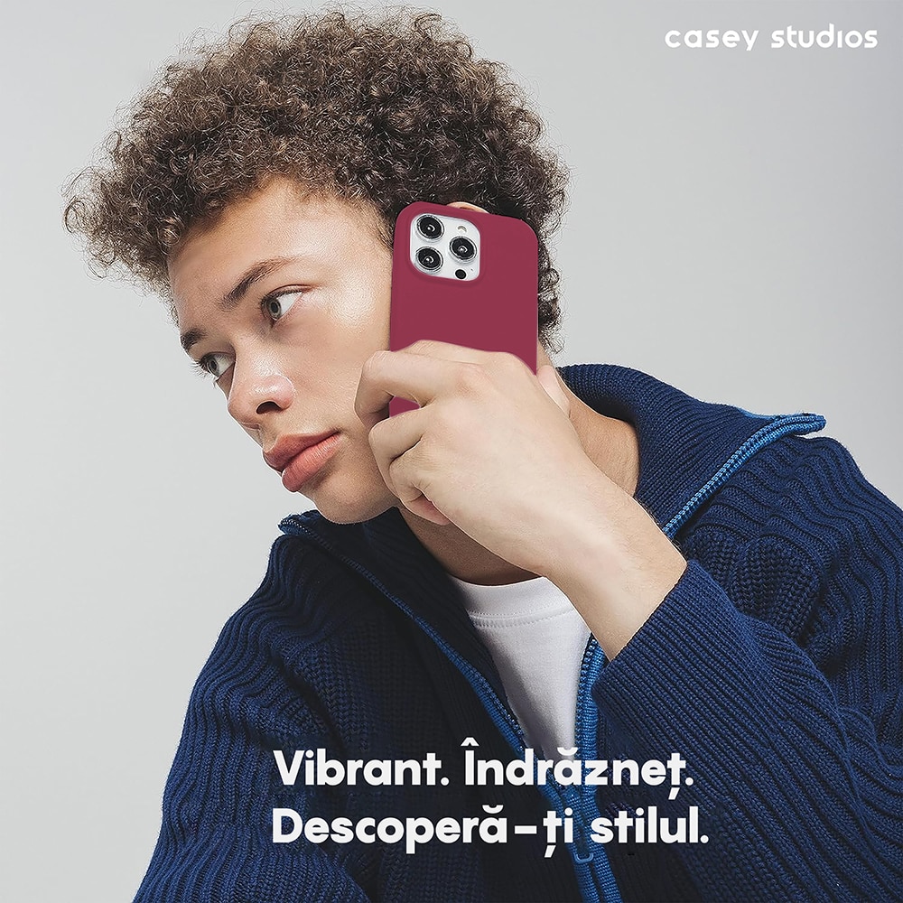 Husa CASEY STUDIOS™ pentru Apple iPhone 15 Pro Max, Soft Silicone Premium, Microfibra in Interior, Burgundy, de Protectie, Ultra Slim, pentru Incarcare Wireless, Margini Ridicate pentru Protectia Ecranului si a Camerelor