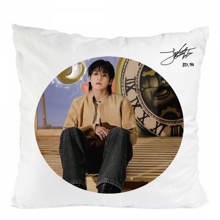 Perna personalizata bts jungkook golden, Poliester, Alb, 40 x 40 cm
