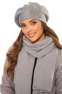 Caciuli si palarii dama