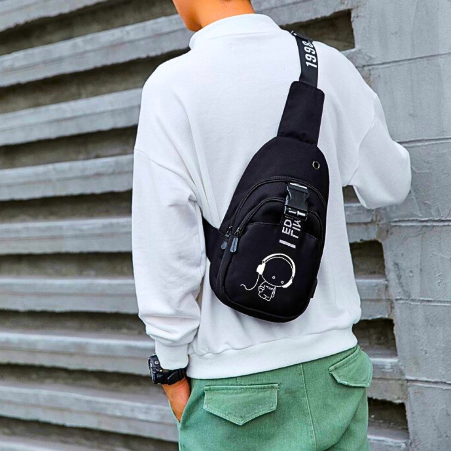 Чанта през рамо, с функция power bank, USB изход, унисекс, с ...