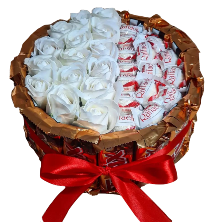 Cosulet cadou din Twix cu Raffaello si Trandafiri din sapun albi