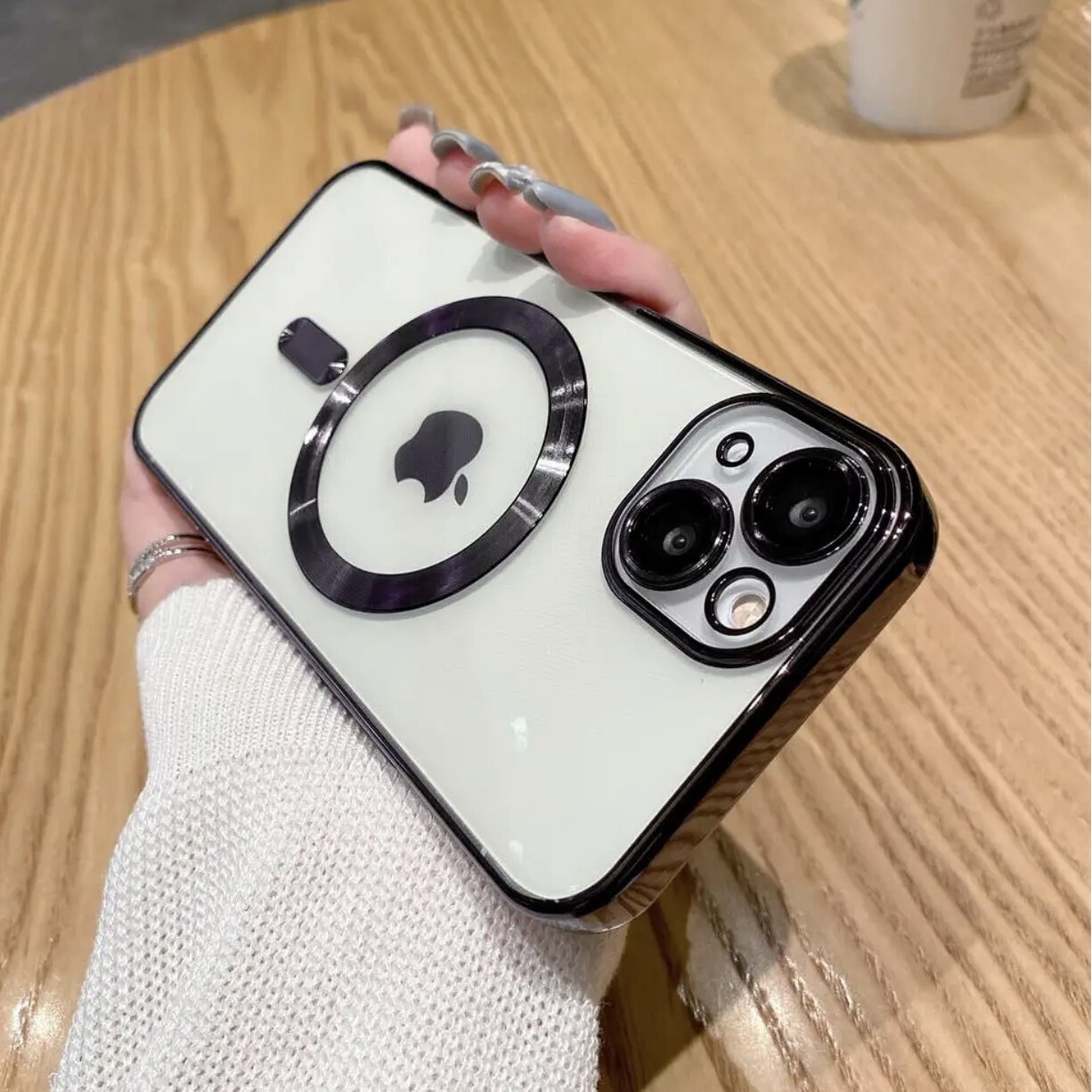 Husa din silicon cu margini metalizate Ultra-Soft, Luxury Magsafe, compatibila cu iPhone 15 Plus / Negru