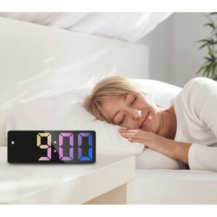 Digitális színes LED óra, Világító, USB tápegység, Riasztó