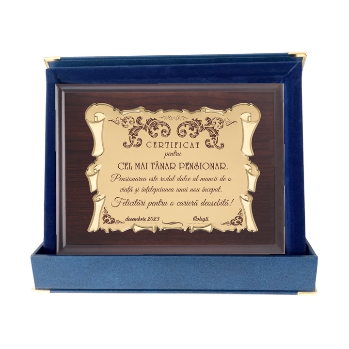 Placheta Pensionare, lemn in cutie bleumarin, orizontala cu coltare aurii si placuta aurie, 23/18cm
