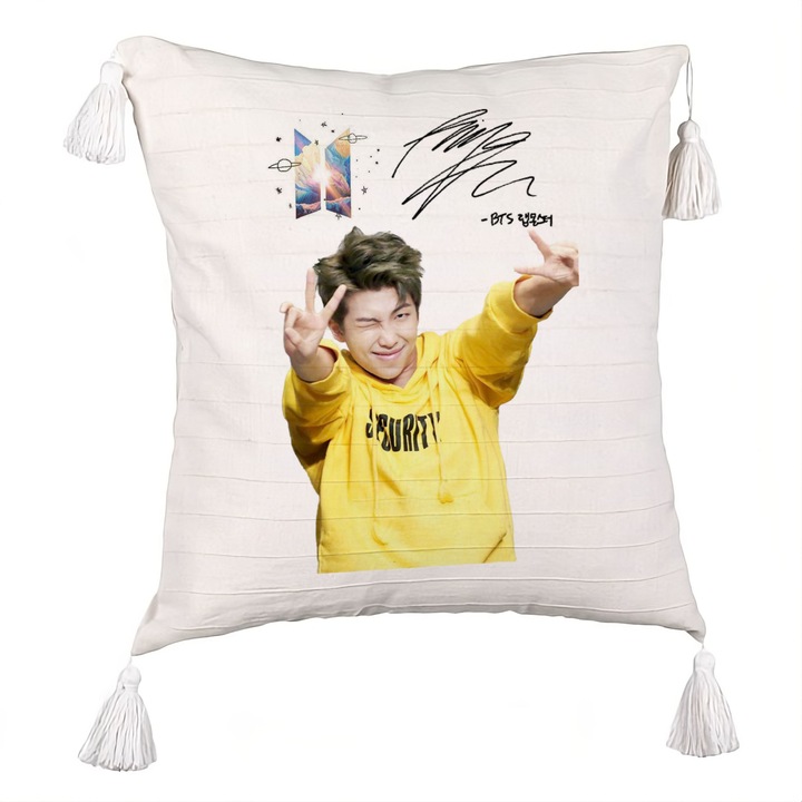 Perna Personalizata cu Franjuri BTS Kim 2, 40x40 cm, Ecru, Cu fermoar