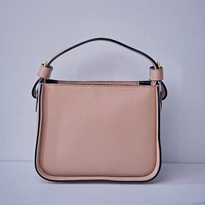 Elegáns táska, ChicCarry, természetes bőrből, felső zárással