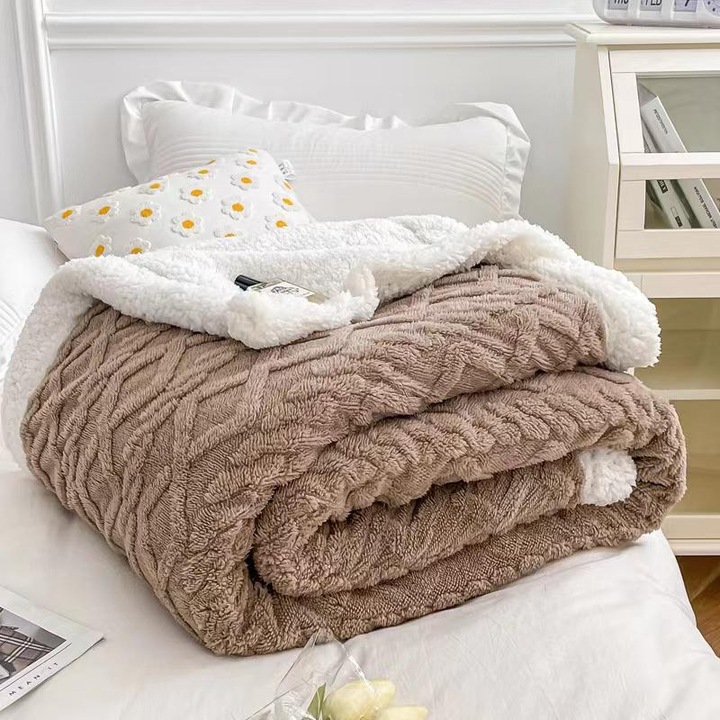 Дебело одеяло Cocolino + 2 калъфки за възглавници, с косъм, 200x230 см, плетен тип, кафяво