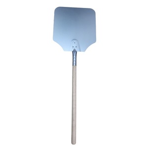 Polonice, linguri si clesti de bucatarie