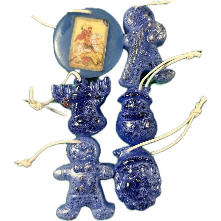 Globuri de craciun, set 6 buc, handmade, din rasina epoxilica, de culoare albastru, diferite figurine, lungi de 40 mm