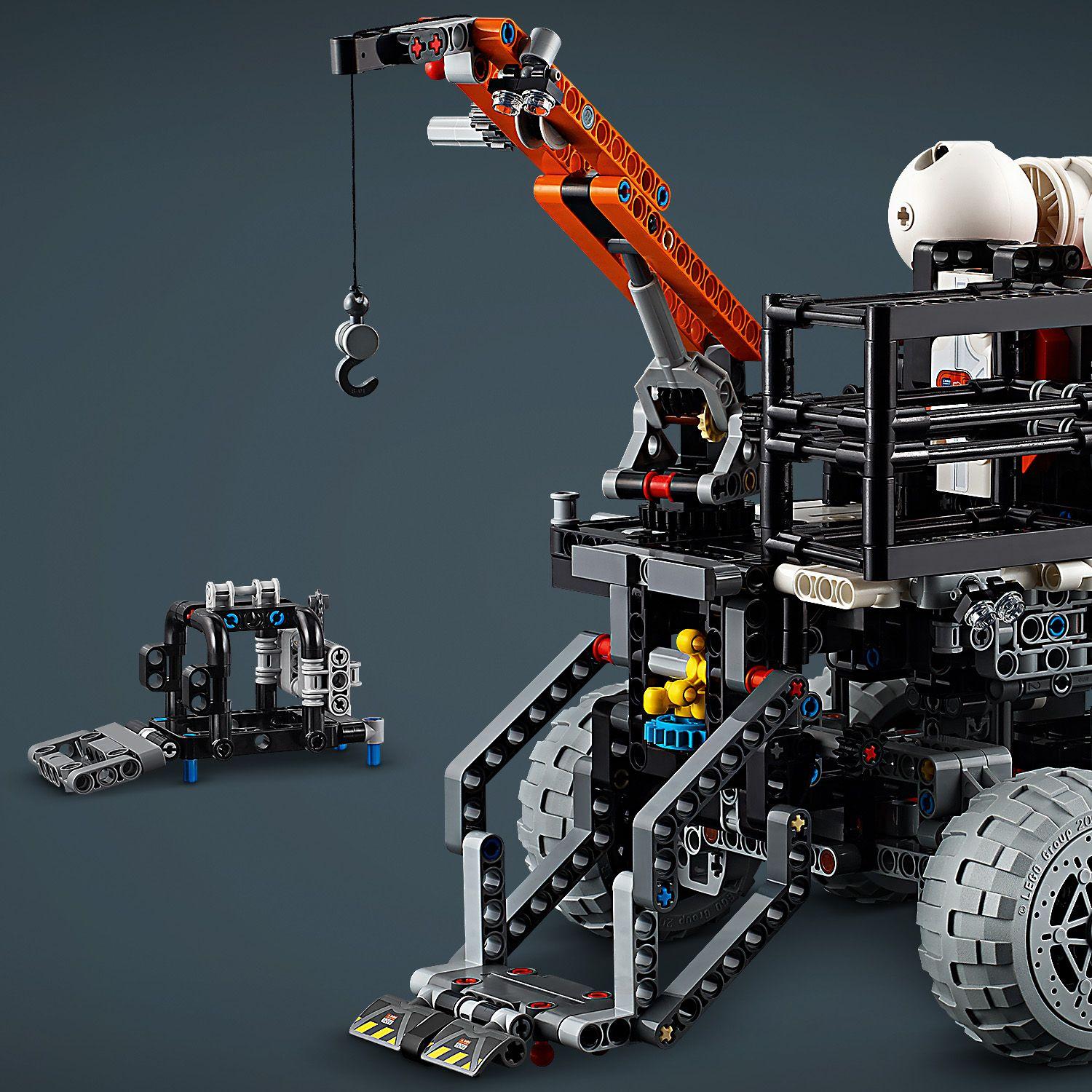LEGO® Technic - Rover de explorare martiana cu echipaj uman 42180