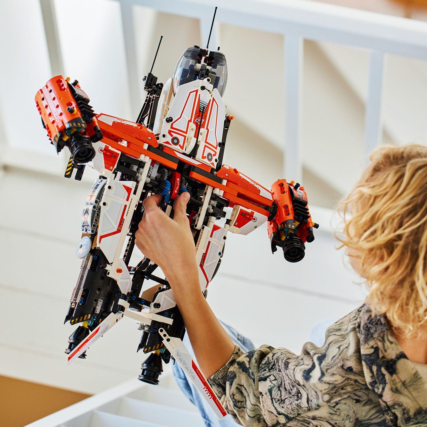 LEGO® Technic - Naveta spatiala LT81 cu decolare si aterizare