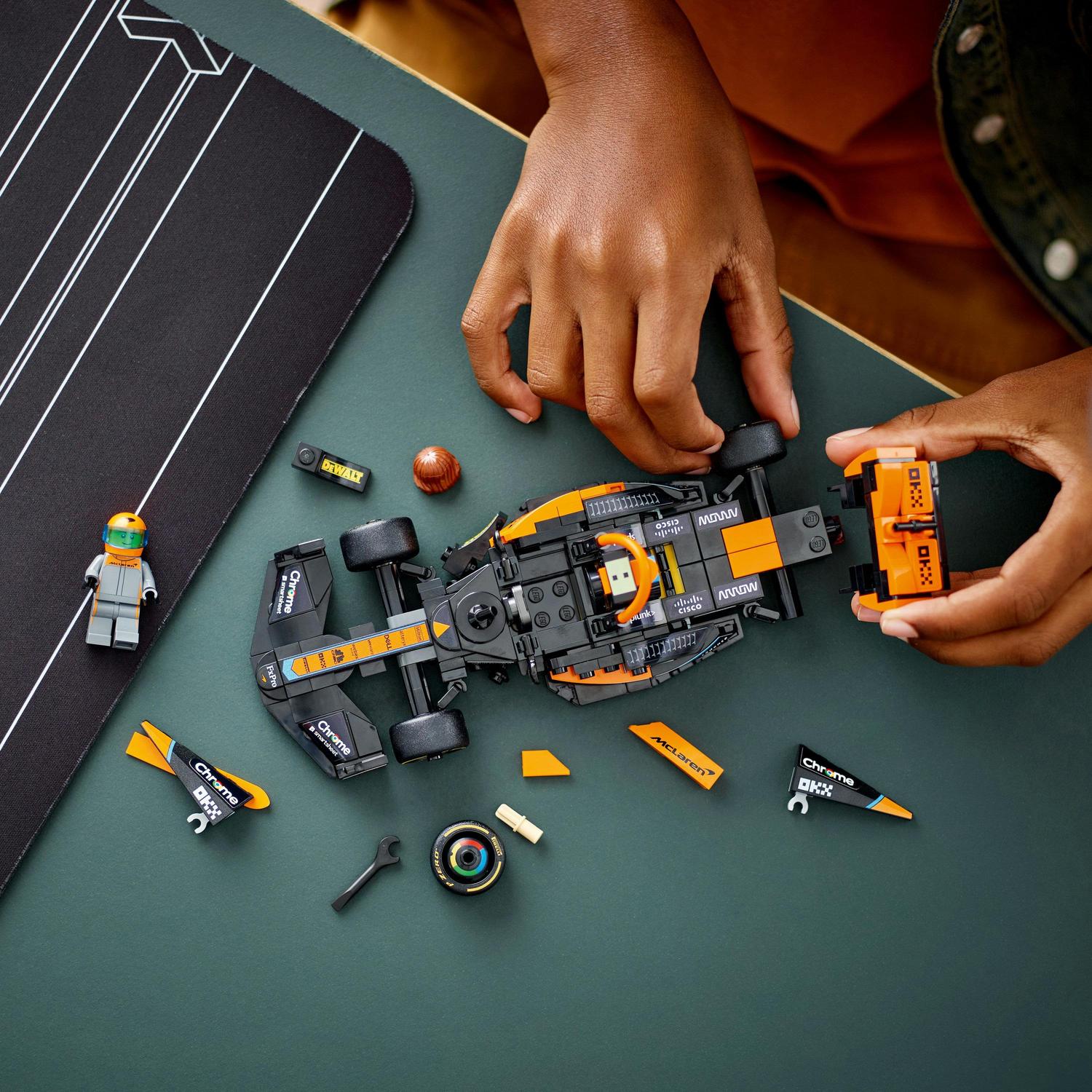 LEGO® Speed Champions - Masina de curse McLaren de Formula 1 2023