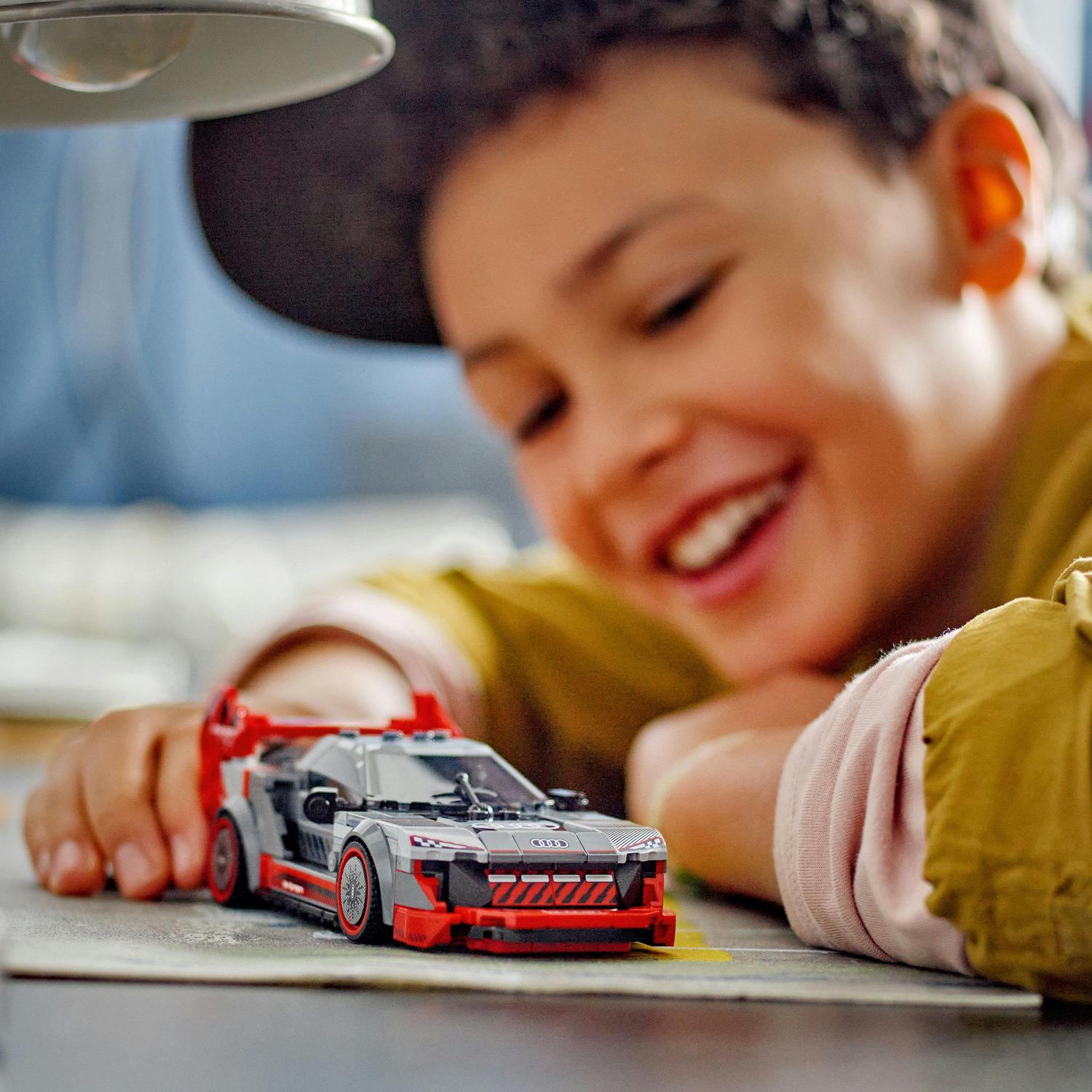 LEGO® Speed Champions - Masina de curse Audi S1 E-Tron Quattro