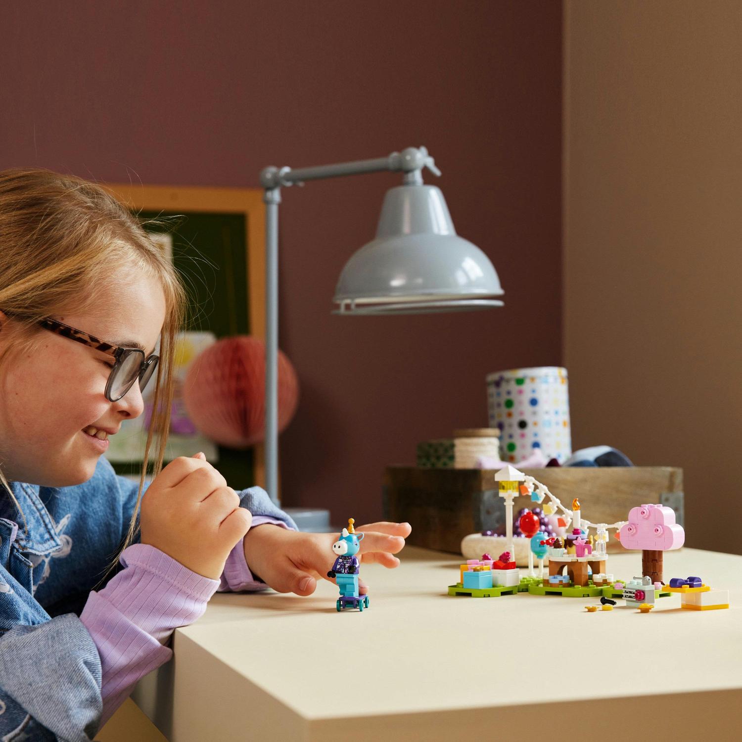 LEGO® Animal Crossing™ - Petrecerea de ziua de nastere a lui
