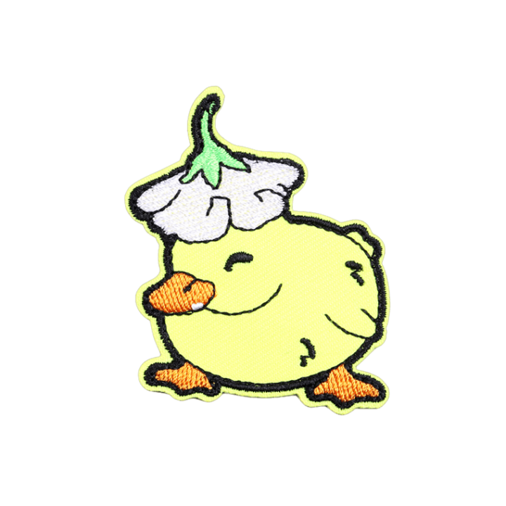 Petic textil brodat Pui galben cu o floare in cap 5.7x5 cm