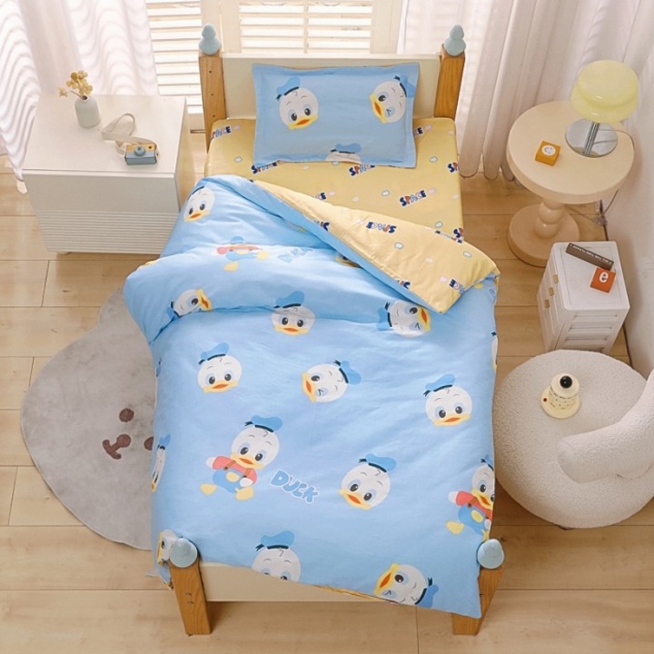 Set lenjerie de pat pentru copii, Lucmark, 3 piese, Bumbac, 135 x 60 cm, Model Duck - albastru, Multicolor