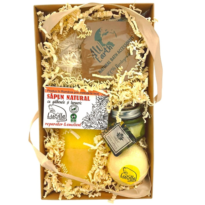 Lucille - Комплект естествена козметика за баня Morning Dew с 1x Натурален сапун 90g, 1x Сол за вана 350g, 1x Ефервесцентна топка за баня 120g, 1x Гъба за фин пилинг от сезал 35g, 1x Ароматизирана свещ 28g