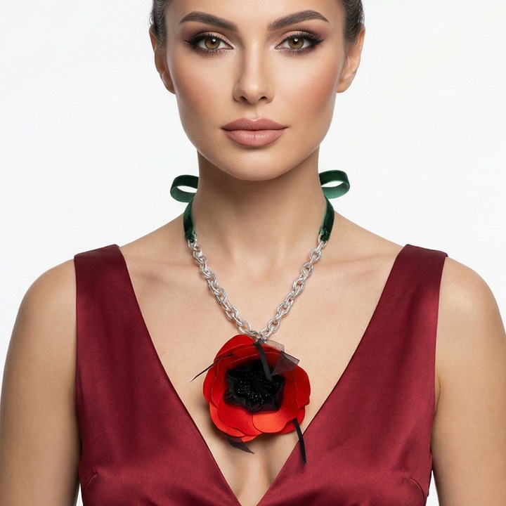 Colier Dama cu Floare Rosie si Lant Argintiu, Panglica de Catifea Verde Smarald 110 cm, Design Festiv Elegant