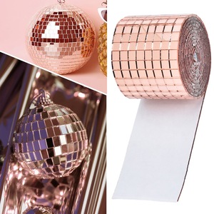 Banda adeziva decorativa mini mozaic din oglinda, Axroad Mall, Home design si decor obiecte, 1600 oglinzi, Rezistenta la umezeala, Usor de curatat, Pentru bucatarie, baie si living, Sticla, 100x4cm, Aur Roz