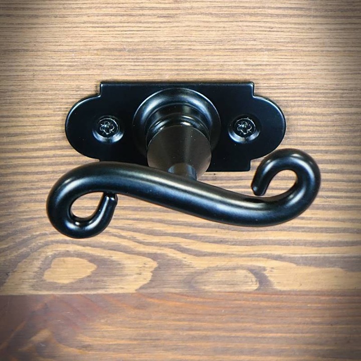 Ablakfogantyú, fekete, ergonomikus kialakítás