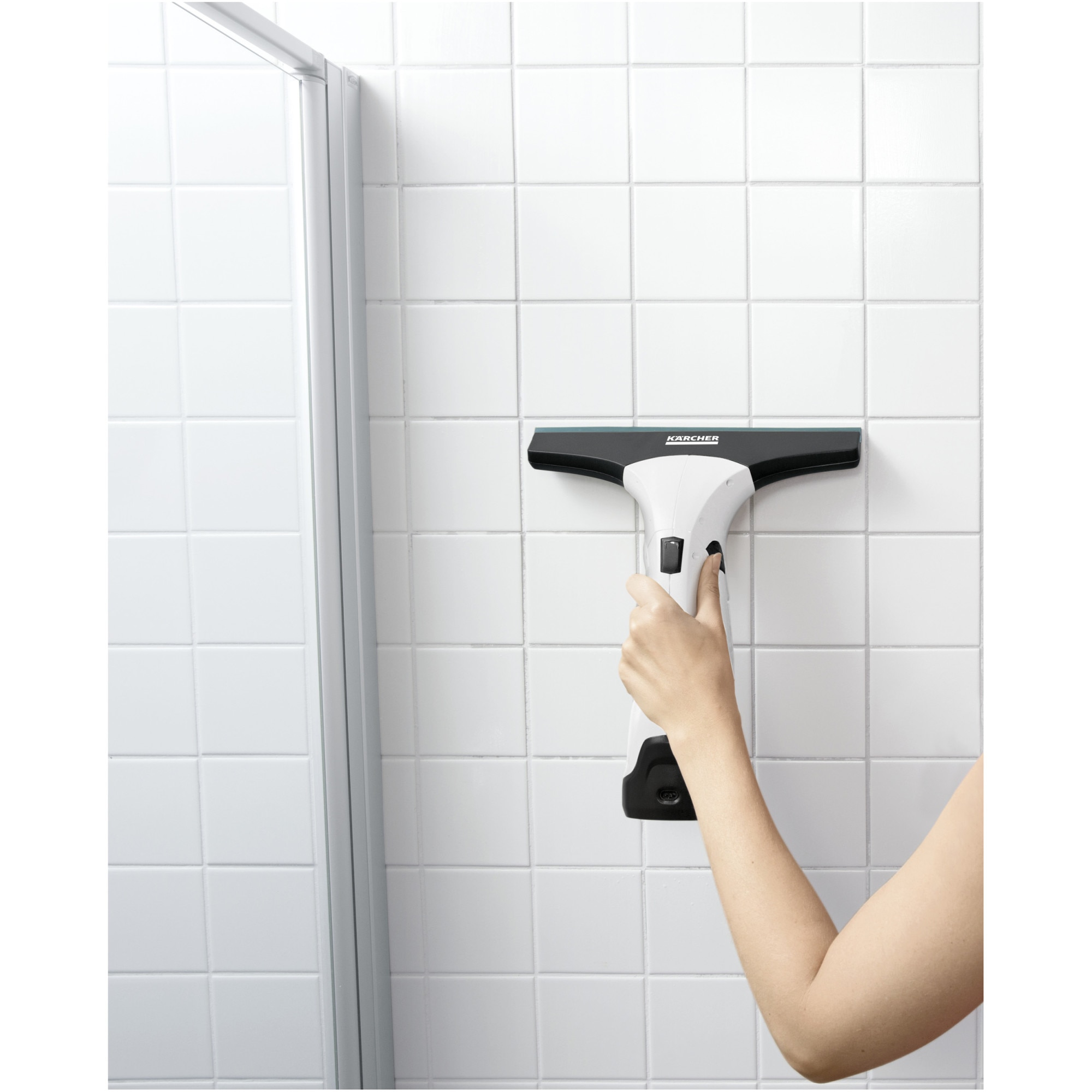 Aspirator pentru geamuri Karcher WV 2 Multifunctionality Promotion, autonomie 35 min, rezervor 100 ml, randament max. 75 m², recipient pulverizator cu laveta, detergent 20 ml, incarcator, 3 lamele de aspirare, 1.633-662.0, Alb/Negru