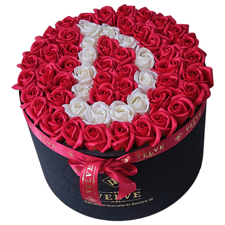 Флорална композиция с буквата D, Персонализирана вечна, в черна кръгла кутия с 55 сапунени рози, червено/бяло, диаметър 26 см, Velve