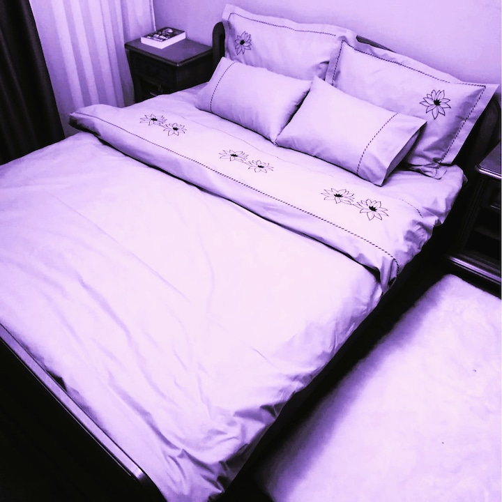 Бродиран комплект спално бельо, Casa Bucuriei, модел Watter Lilly, 6 части, люляк, 100% памук, чаршаф с размери 280/280 см и плик за завивка 220/240